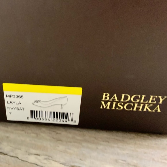 Badgley Mischka Layla Peep Toe Navy Blue Satin Shoes. VGC. No box - Picture 10 of 12